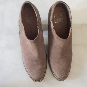 DV by Dolce Vita taupe suede booties
